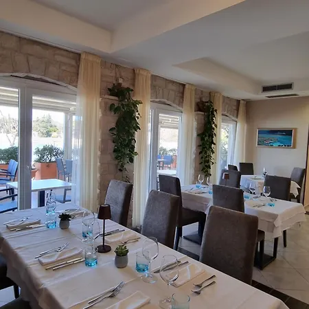 Zlatna Vala Hotel 3*