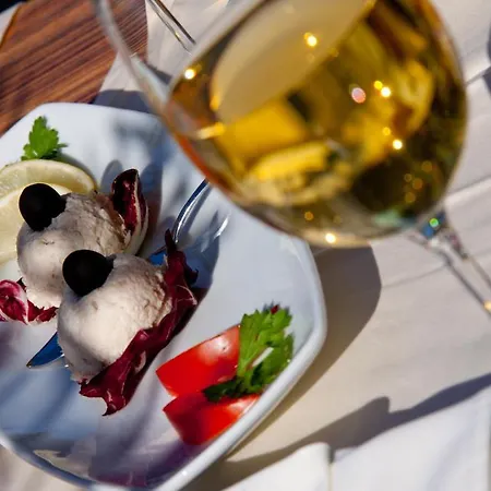 Hotel Zlatna Vala Pelegrin